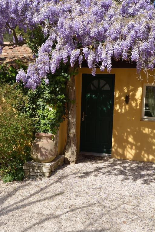 Le Mas Des Aludes La Destrousse Exterior foto
